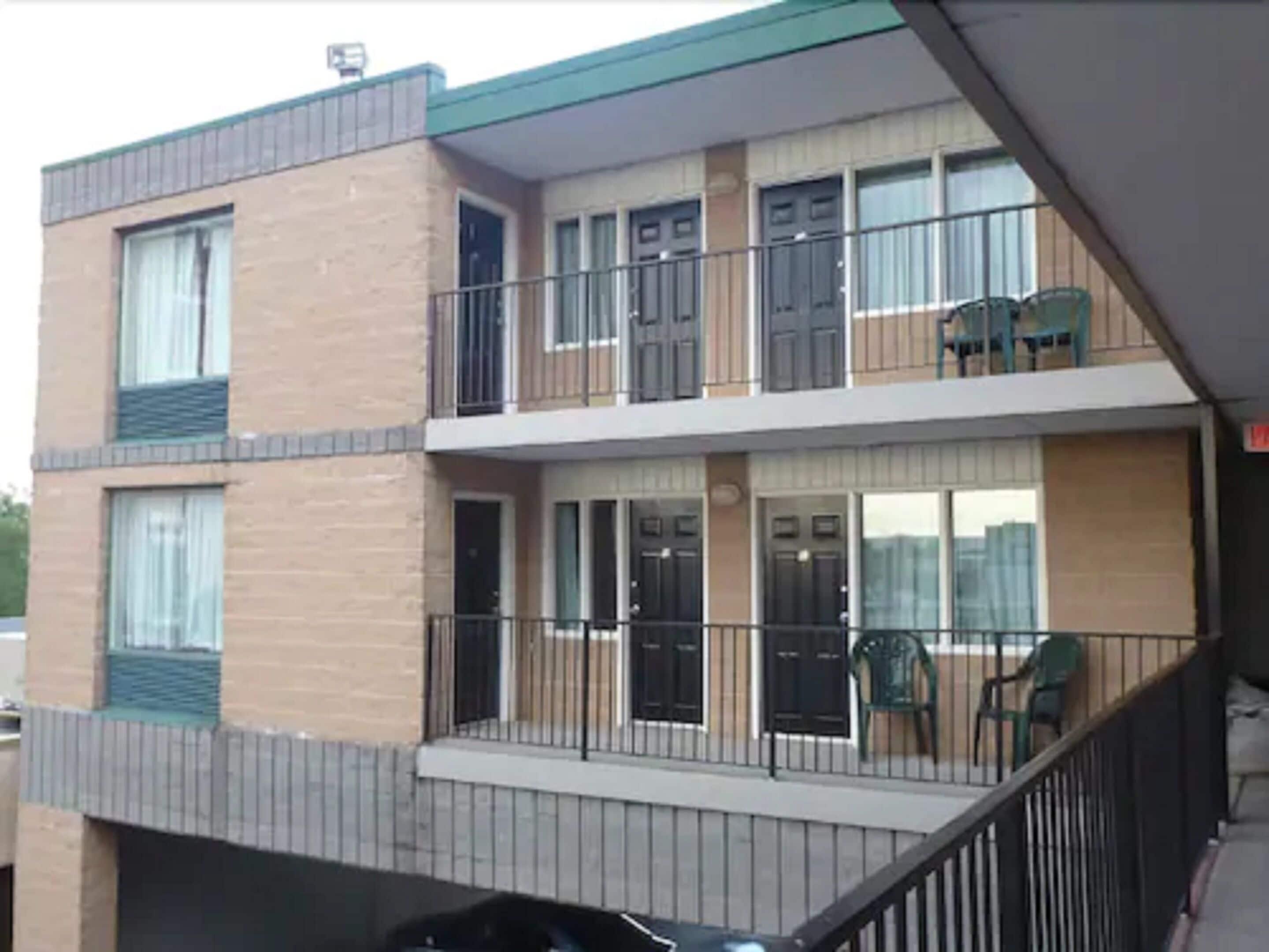 VICTORIA MOTOR INN | ⋆⋆ | NIAGARA FALLS, CANADA | SEASON DEALS FROM $69